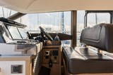 Prestige 520 for sale - lower helm side on